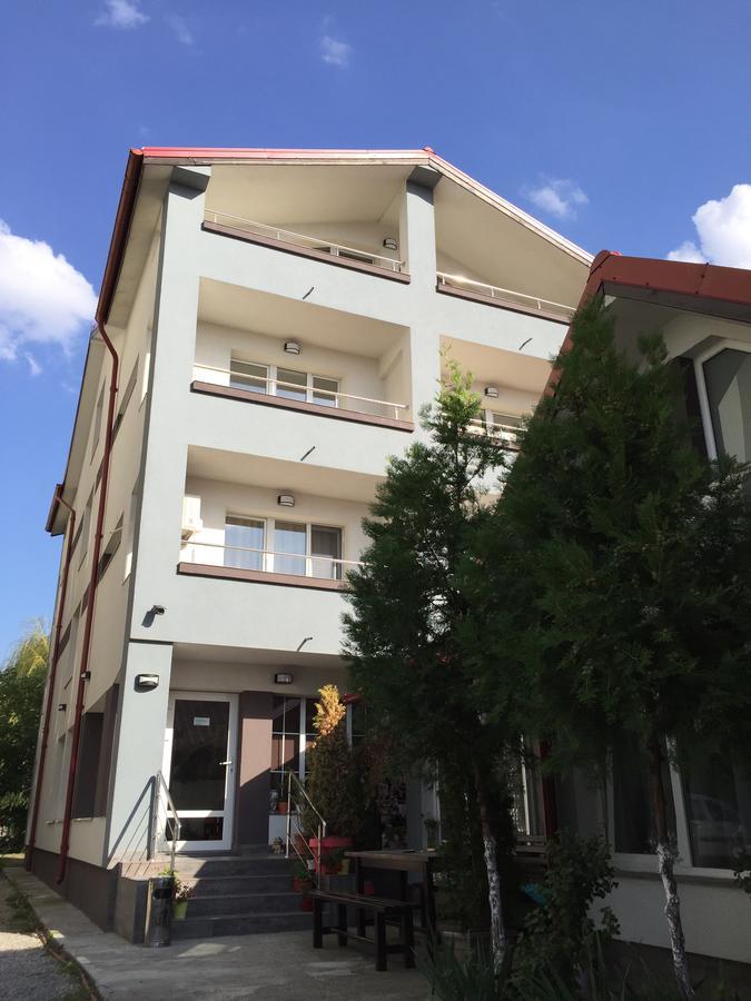 Fast Airport Accomodation Otopeni Exterior foto