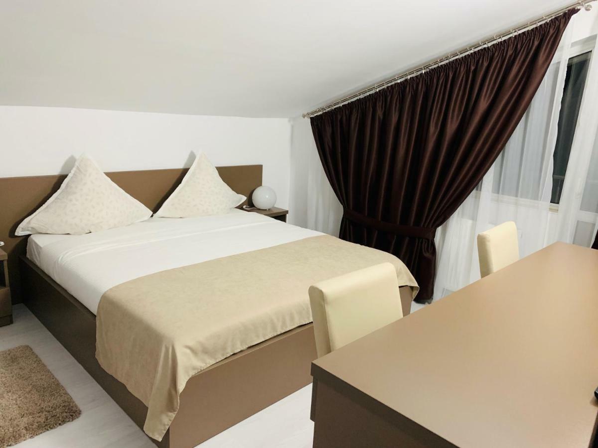 Fast Airport Accomodation Otopeni Exterior foto